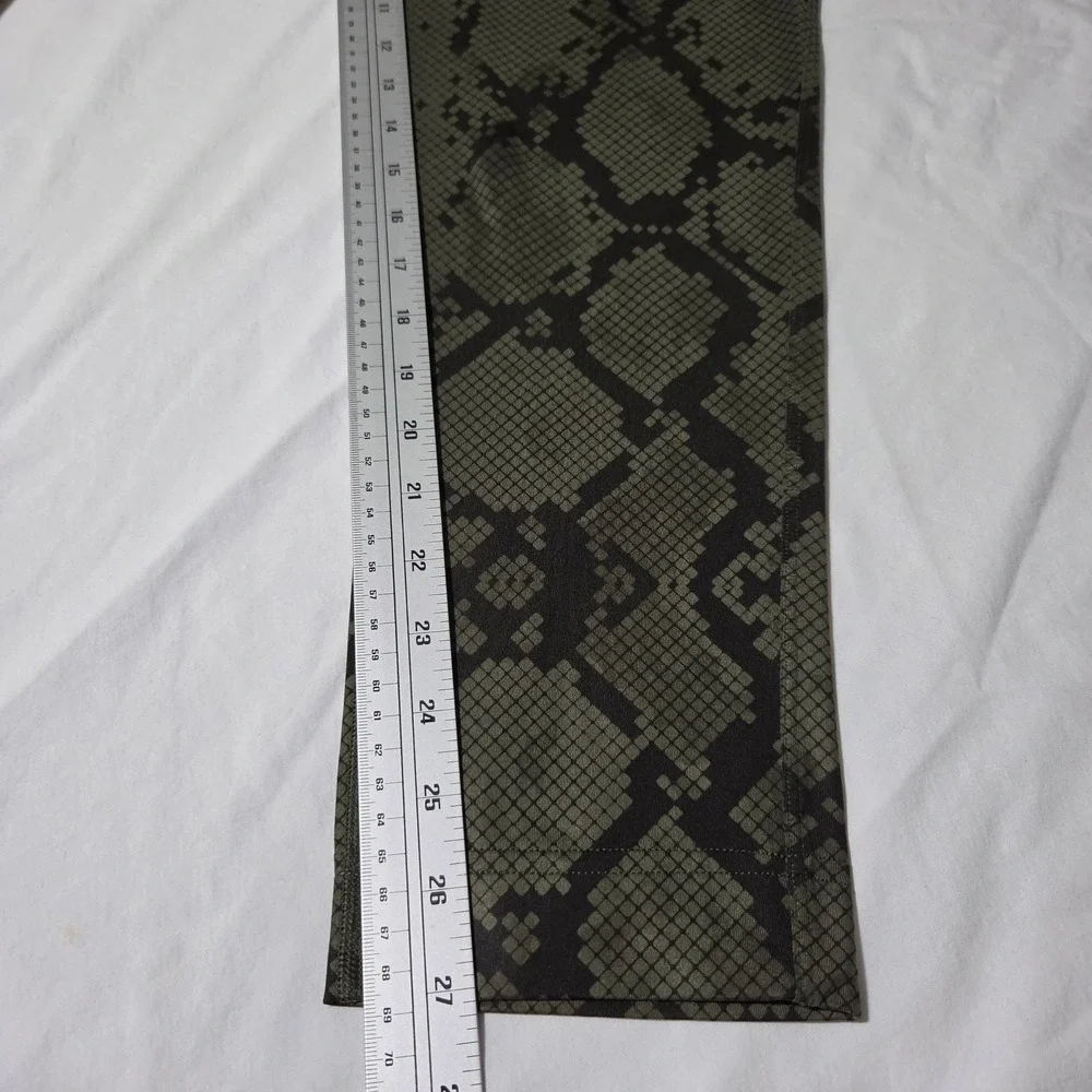 Lululemon Street To Studio Pant II 4 Green Snakeskin Pixelated Jogger Crop 7/8